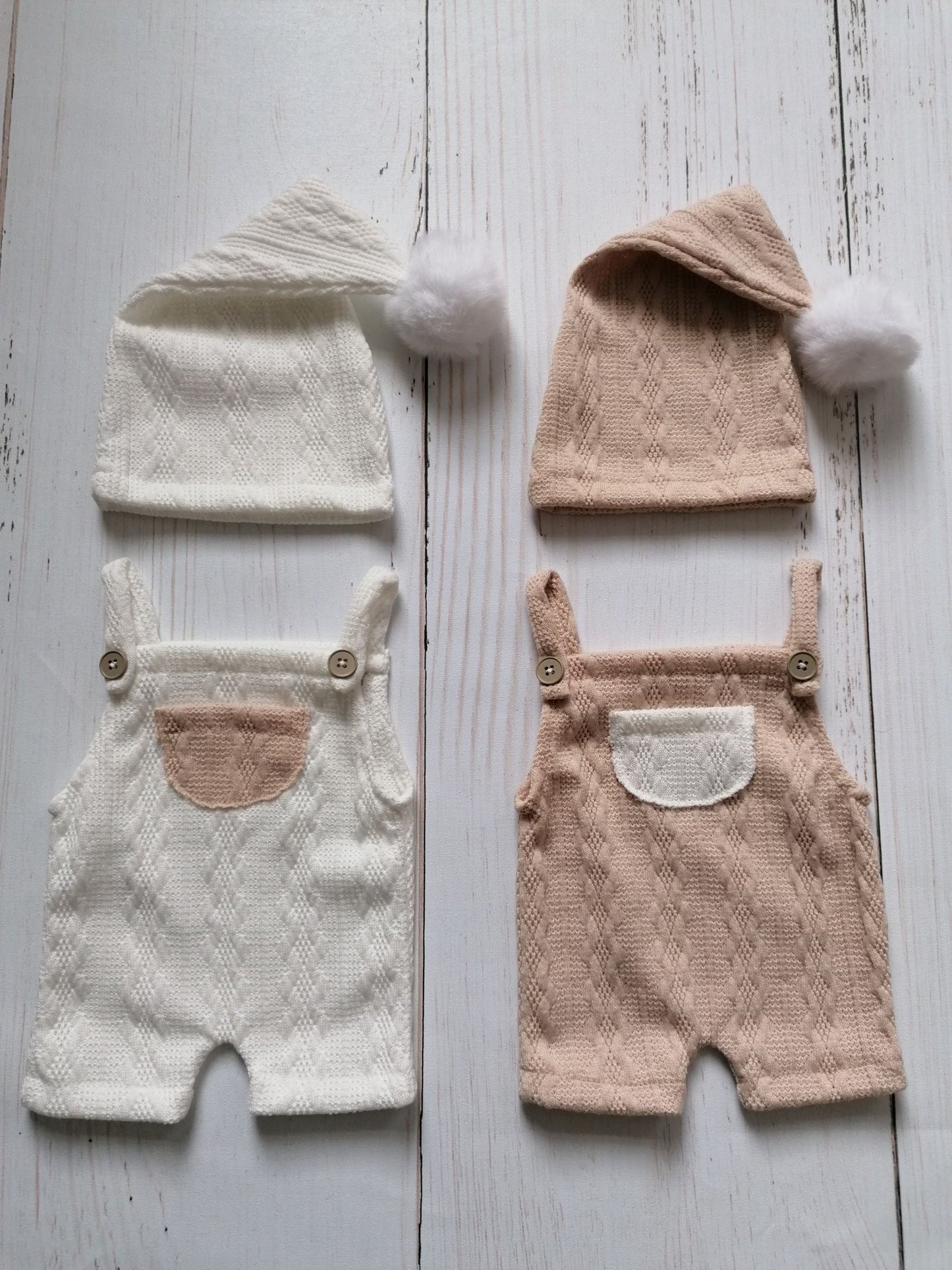 Newborn Latzhose und Zipfelmütze mit Bommel