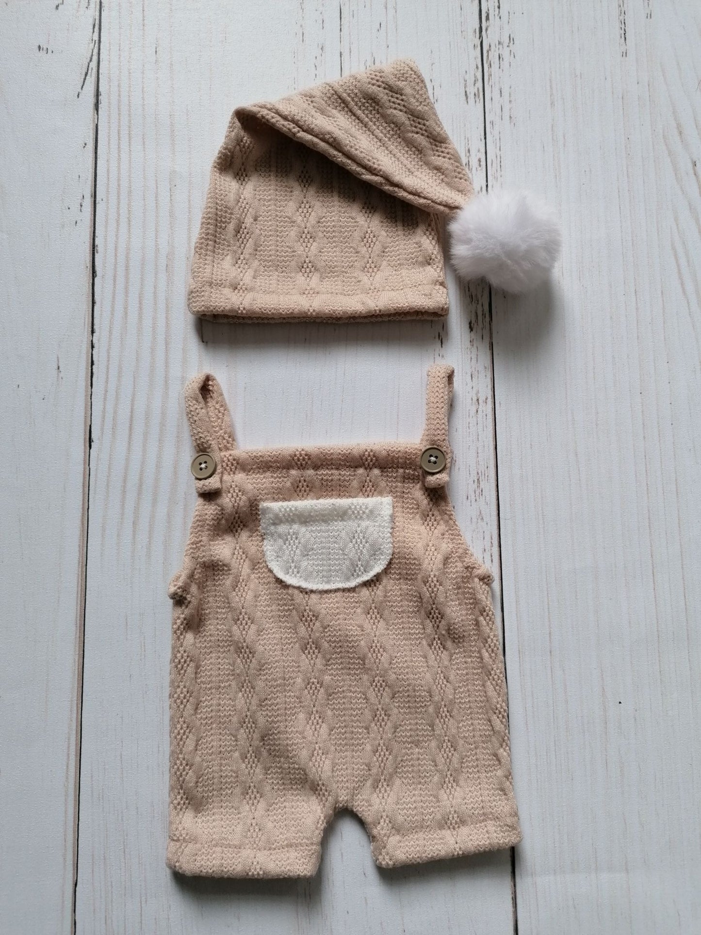 Newborn Latzhose und Zipfelmütze mit Bommel
