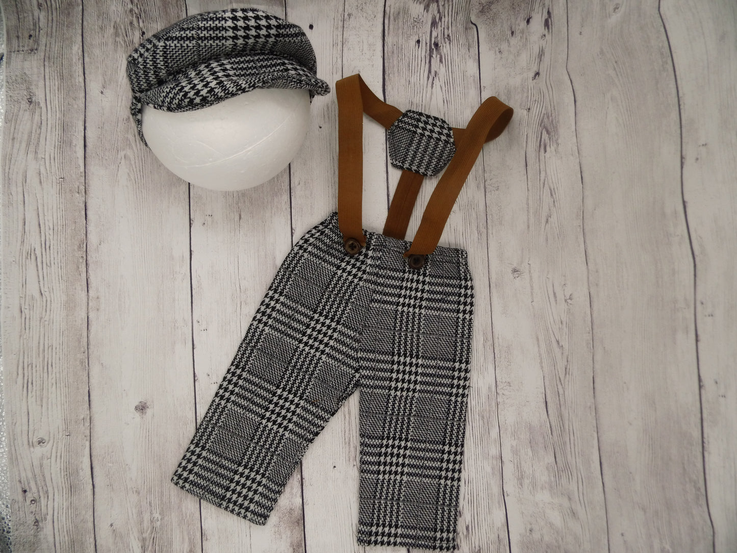 Outfit Baskenmütze und Hose kariert Newborn Reborn